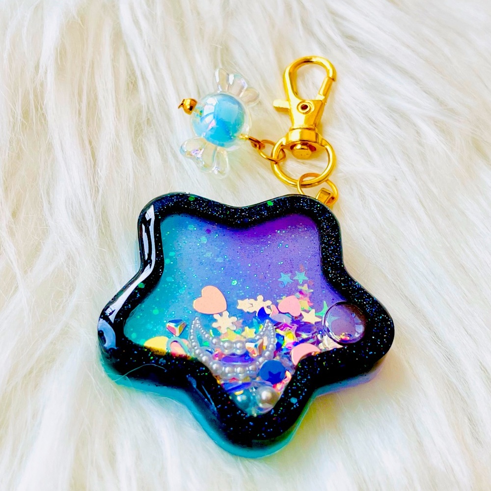 🌟 Star Shaped Resin Shaker Keychain 🌟